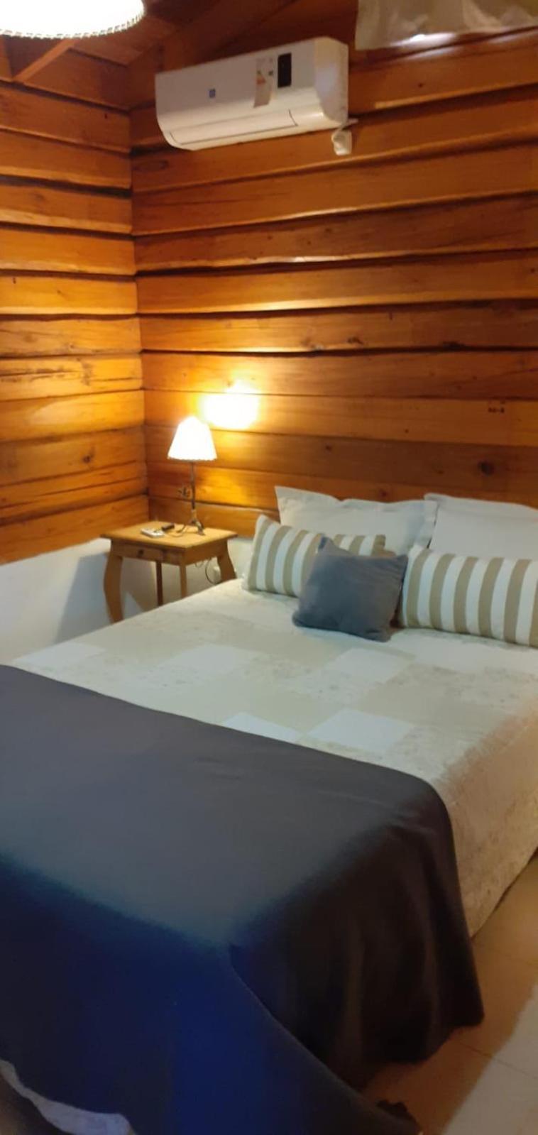 De Madera, Crespones Villa Carlos Paz